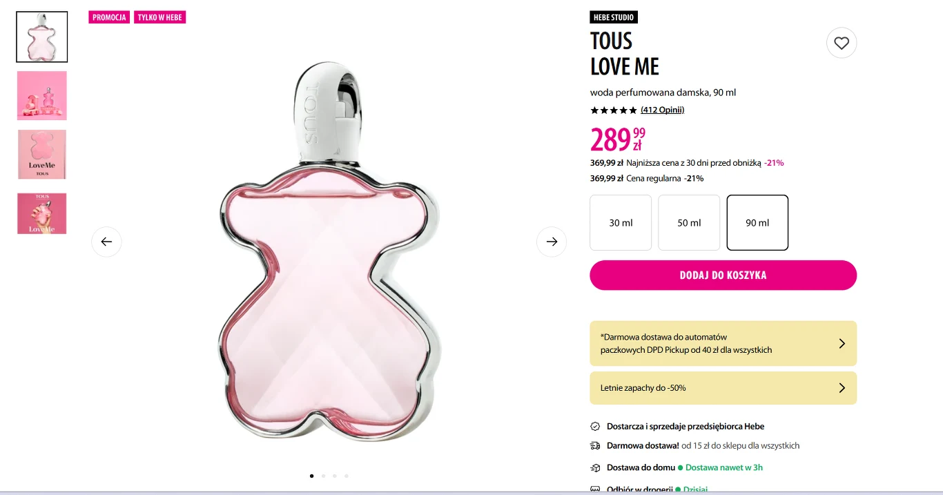 Szklany flakon perfum w kształcie misia w odcieniu pastelowego różu z metalową, srebrną nakrętką widoczny na białym tle obok informacji o produkcie i ceny.