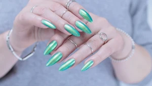 Planujesz wakacje nad morzem? Koniecznie zrób ten manicure