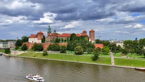 Weekendowy wyjazd do Krakowa nie musi wiązać się z wysokimi kosztami. Wystarczy wiedzieć, gdzie można zaoszczędzić