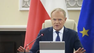 Donald Tusk w trakcie posiedzenia Rządu
