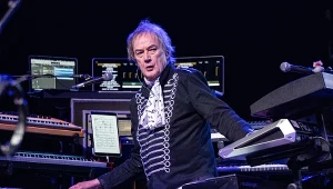 Geoff Downes jest klawiszowcem grupy Asia