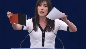 Zajączkowska-Hernik podarła flagę UPA. Mocne wystąpienie
