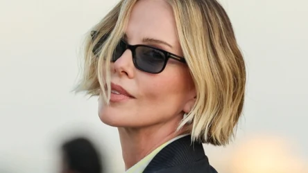 Bob Charlize Theron - idealna fryzura na lato