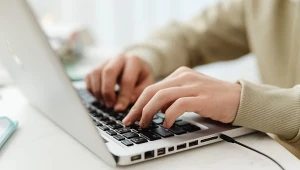 Absolwenci niezmiennie najlepiej radzą sobie z językiem angielskim