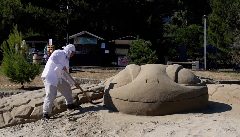Na chorwackiej plaży powstają spektakularne rzeźby z piasku