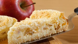 Ciasto z cukierni idzie w odstawkę. Jogurtowe z jabłkami to hit