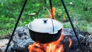 Biedronka Home przeceniła naczynia żeliwne Kinghoff. Garnki i brytfanny nawet 30% taniej