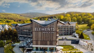 Hotel w otoczeniu gór