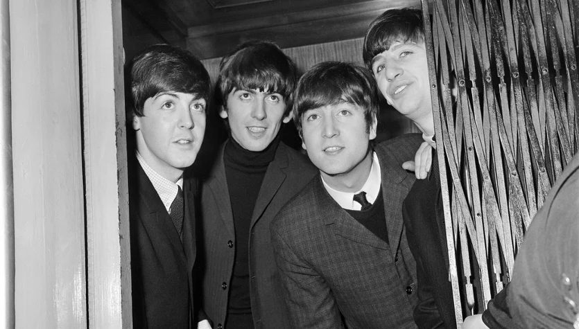 Wszędzie zabierał ze sobą aparat. "Cichy Beatles" i jego koledzy na nieznanych zdjęciach