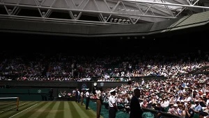 Kort centralny Wimbledonu - to na nim odbywają się najważniejsze spotkania wielkoszlemowej imprezy w Londynie