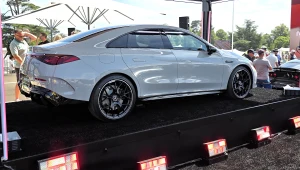 Mercedes-AMG CLA 45 4MATIC+ ma kosmiczną moc i może udawać auto spalinowe