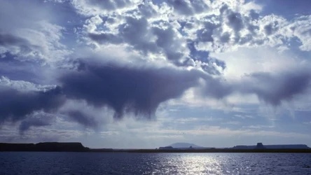 Charakterystyczne smugi pod chmurami to virga