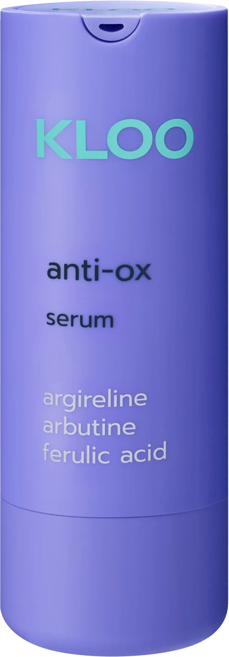 Fioletowe opakowanie serum KLOO anti-ox z wyraźnie zaznaczonymi składnikami: argireline, arbutyna i kwas ferulowy.