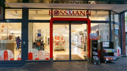 Rossmann przecenił kultowe kosmetyki. Wybrałam 5 promocji, na które warto zwrócić uwagę