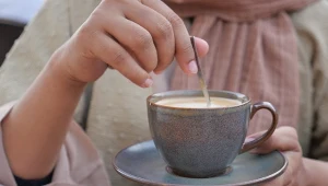 Kawa może zmieniać poziom hormonów. Nowe badanie wskazuje jasno