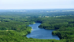 Te jeziora przypominają Mazury, ale turystów jest znacznie mniej