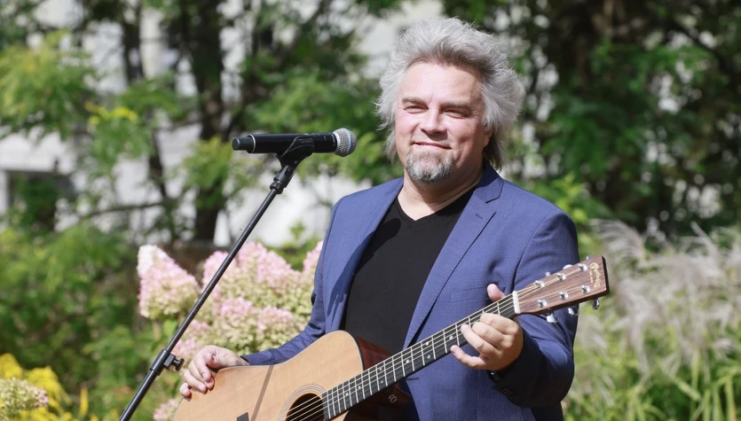 Wojtek Cugowski kończy 50 lat. Od lat nie utrzymuje kontaktów z ojcem i bratem