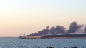 Kłęby dymu nad Półwyspem Krymskim. Zdj. przedstawia skutki jednego z ukraińskich ataków