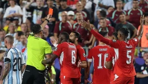 Niebywałe obrazki w ćwierćfinale. Czerwona kartka to był dopiero początek