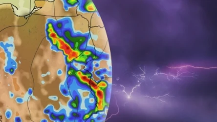Deszcze i burze w poniedziałek nasilą się późnym popołudniem we wschodniej połowie kraju - prognozuje IMGW