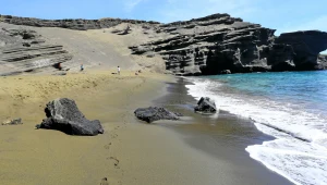 Na tej wyjątkowej plaży piasek jest zielony. Znajduje się w Europie