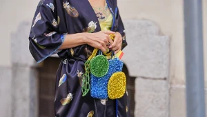 Odmieni letni look. Jak stylizować kimono? Najlepsze pomysły na wakacje