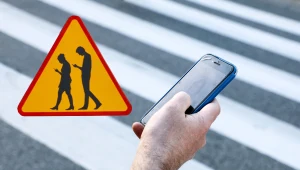 Będzie nowy znak drogowy? Ma ostrzegać przed smartfonam | Screen: Instytut Spraw Obywatelskich @Facebook