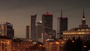 Nocna prohibicja w Warszawie. Właściciele sklepów narzekają. "Obroty wyraźnie spadły"