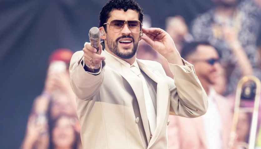 Bad Bunny pokazał się w Warszawie w ubraniach polskiej marki! Specjalnie zmieniono ich nazwę