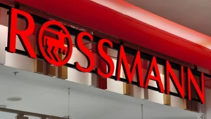 Rossmann mocno przecenił kosmetyki do włosów. Litr szamponu kupisz za 15,49 zł