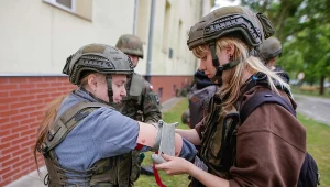 Chcą obowiązkowej służby wojskowej dla kobiet. "Czują się zagrożeni"