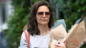 Tak ubrana wyszła na ulicę. Katie Holmes od razu skradła show