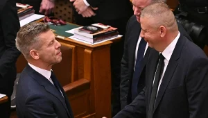 Premier Węgier Peter Magyar i minister obrony Romulusz Ruszin-Szendi