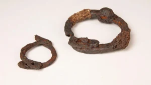 Archeolodzy w Allonnes odnaleźli rzadkie żelazne kajdany z III wieku p.n.e.