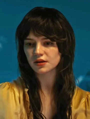 Sophie Thatcher w scenie z filmu "Jej piekło"