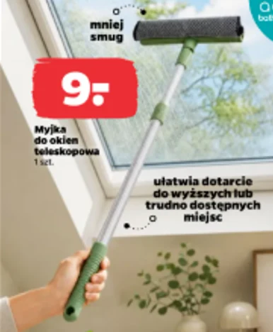Teleskopowa myjka do okien z zieloną rączką, ułatwiająca czyszczenie trudno dostępnych miejsc bez pozostawiania smug.