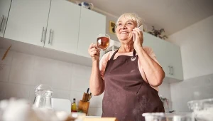 Prawie każdy ma ten nawyk. Po 60. roku życia pamięć może na tym cierpieć
