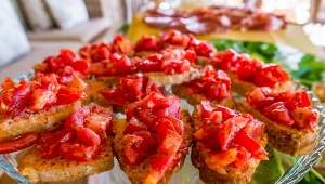 Bruschetta z pomidorami to mój letni hit. Prosty przepis zawsze wychodzi
