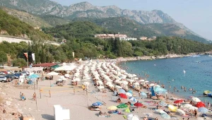 Polski żołnierz uratował kobietę na plaży Rafailovići w Czarnogórze