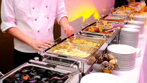 Czego lepiej unikać na hotelowym śniadaniu? Te dania szkodzą najczęściej
