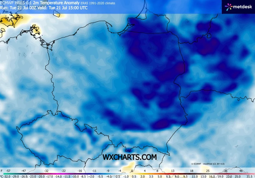 W Polsce utrzymuje się wyraźna ujemna anomalia temperatury. Będzie chłodno w całym kraju, a zwłaszcza na północnym wschodzie Mapa Polski z widocznymi anomaliami temperatury w formie niebieskich i żółtych odcieni, wskazującymi silne ochłodzenie w centralnej i wschodniej części kraju na tle historycznych danych klimatycznych.