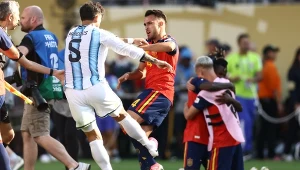 Leandro Paredes atakuje Erica Garcię