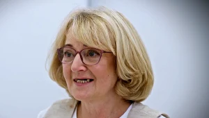 Siedem implantów było podstawą, na której zbudowano cały nowy uśmiech pani Aliny