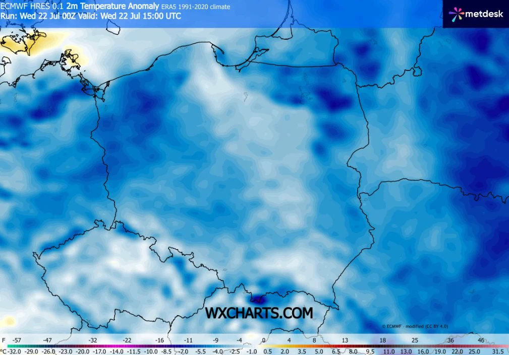 Mapa Polski z zaznaczonymi anomaliami temperatury, gdzie w większości kraju dominują niebieskie odcienie, wskazujące na niższe niż zwykle temperatury powietrza względem średniej wieloletniej.