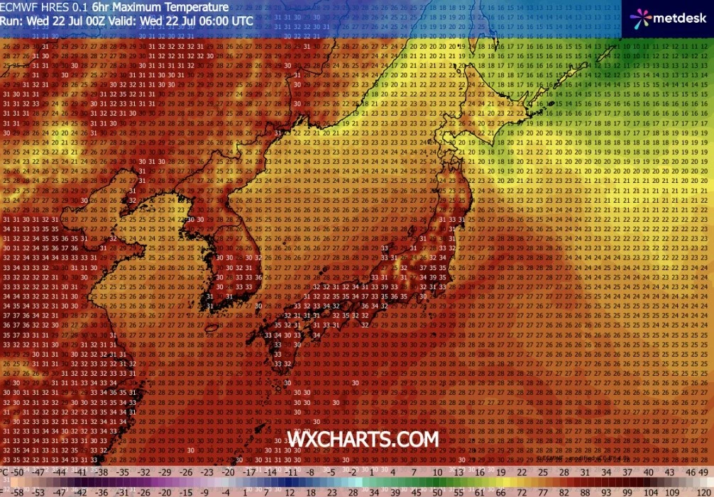 Mapa Japonii i Korei z kolorystycznym rozkładem temperatur maksymalnych, gdzie większość regionów jest oznaczona ciepłymi barwami wskazującymi na wysokie wartości temperatury, szczególnie na południu i wschodzie Japonii oraz na Półwyspie Koreańskim.