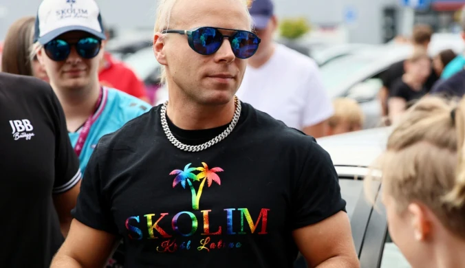 Skolim zamieścił ogłoszenie na Facebooku, po którym zawrzało. "Szukamy 12 dziewczyn do teledysku"