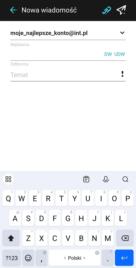 Okno tworzenia nowej wiadomości e-mail z wprowadzonym adresem nadawcy i widoczną klawiaturą ekranową na dole ekranu.