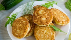 Smakuje lepiej niż kotlety. Wystarczy zetrzeć cukinię na tarce i dodać ser