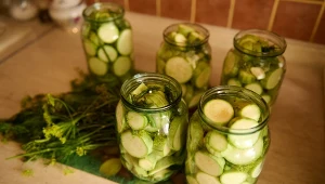 Nie robię tylko ogórków kiszonych. Ta cukinia w zalewie zachwyca smakiem 