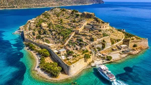 Spinalonga – dawna wyspa trędowatych u wybrzeży Krety